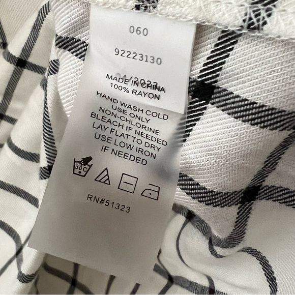 Vince Camuto White and Black Ruffled Flutter Sleeve Blouse 3X Top - Picture 4 of 5